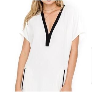 ASTR Shift Dress Womens Sz XS White Black Crepe V-Neck Pockets Minimalist Chic